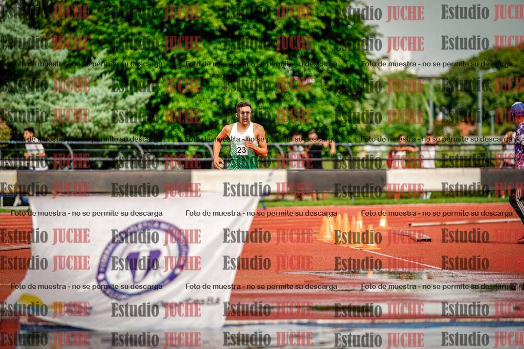 Fotos de los 3000 m con obstáculos de varones