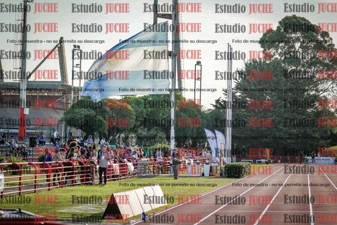 Fotos de algunos extras y podios del día 1