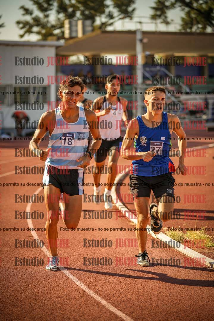 Fotos de los 800 m llanos de varones