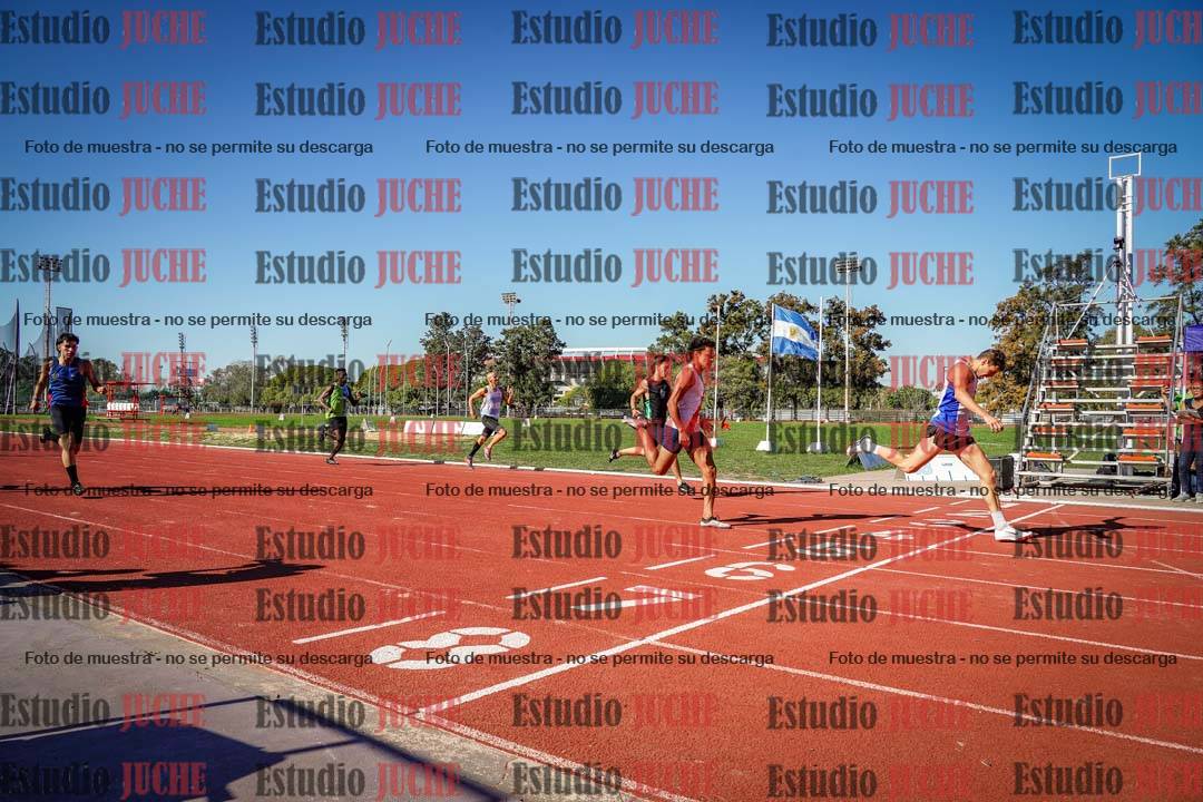 Fotos de los 400 m llanos de varones