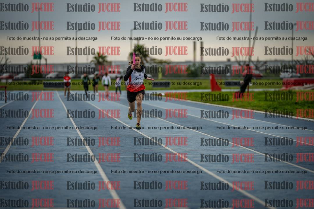 Fotos de las postas 5x80 m de mujeres - U14 - FINAL