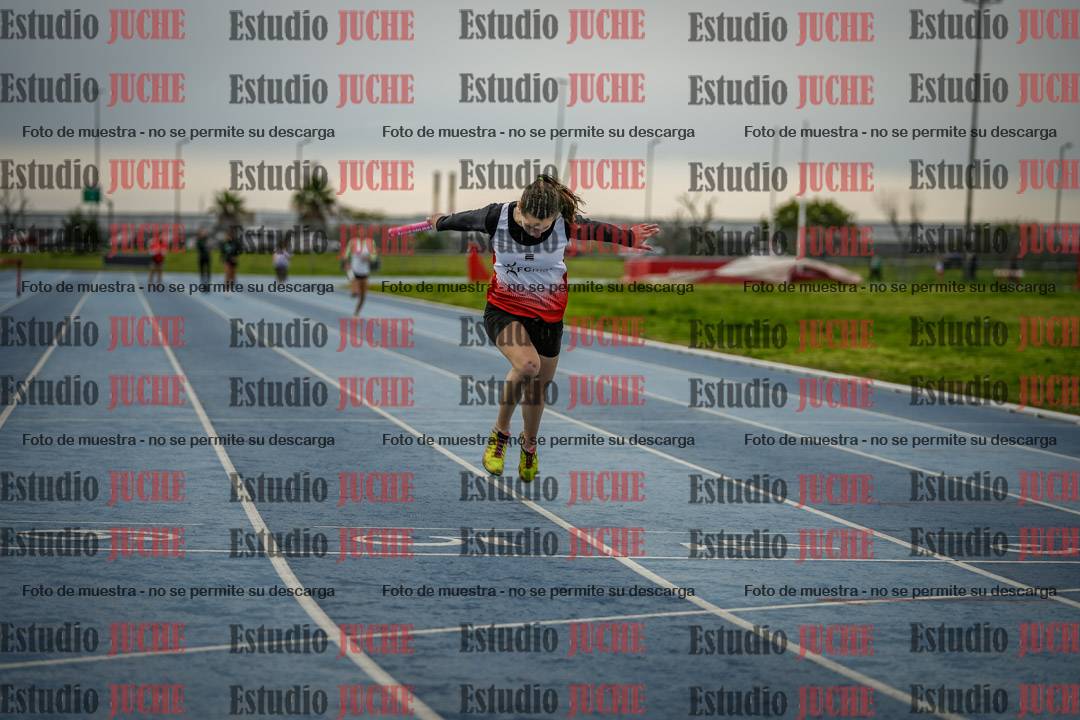 Fotos de las postas 5x80 m de mujeres - U14 - FINAL