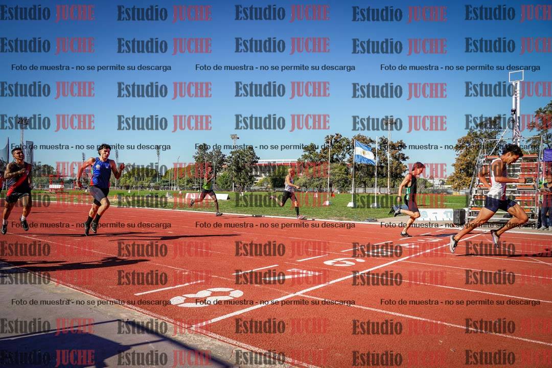 Fotos de los 400 m llanos de varones