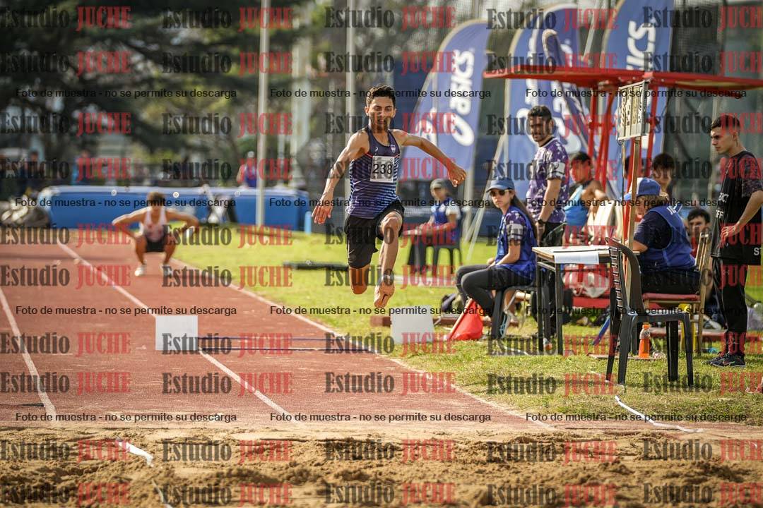 Fotos del salto en largo de varones