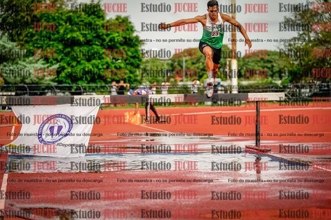 Fotos de los 3000 m con obstáculos de varones