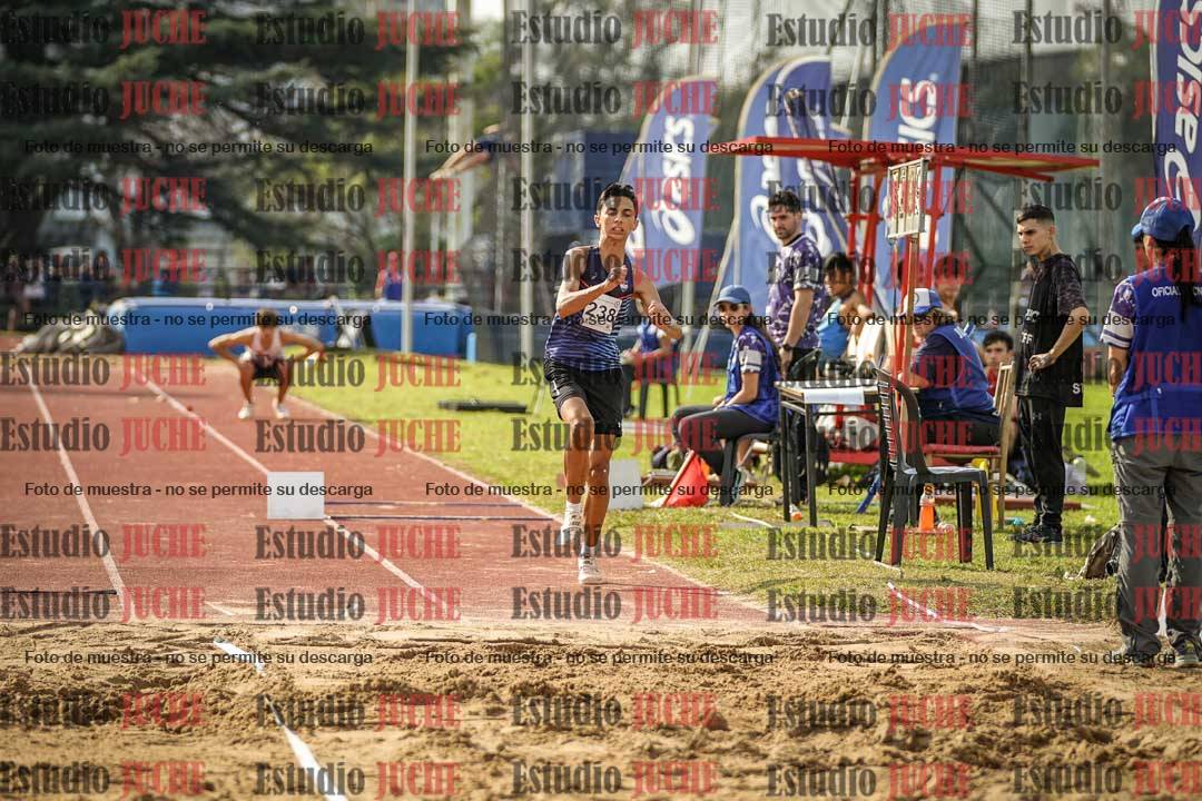 Fotos del salto en largo de varones
