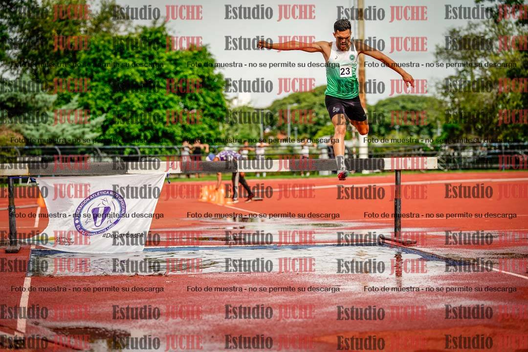 Fotos de los 3000 m con obstáculos de varones