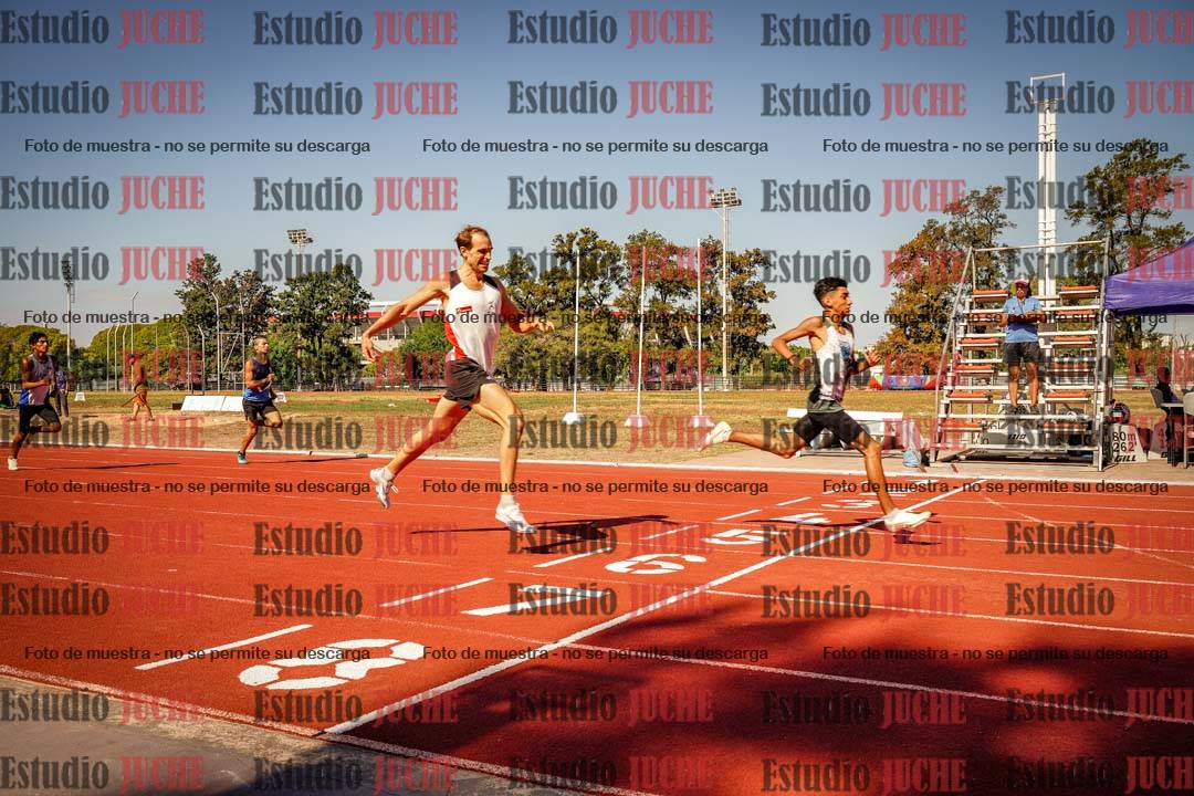 Fotos de los 400 m llanos de varones