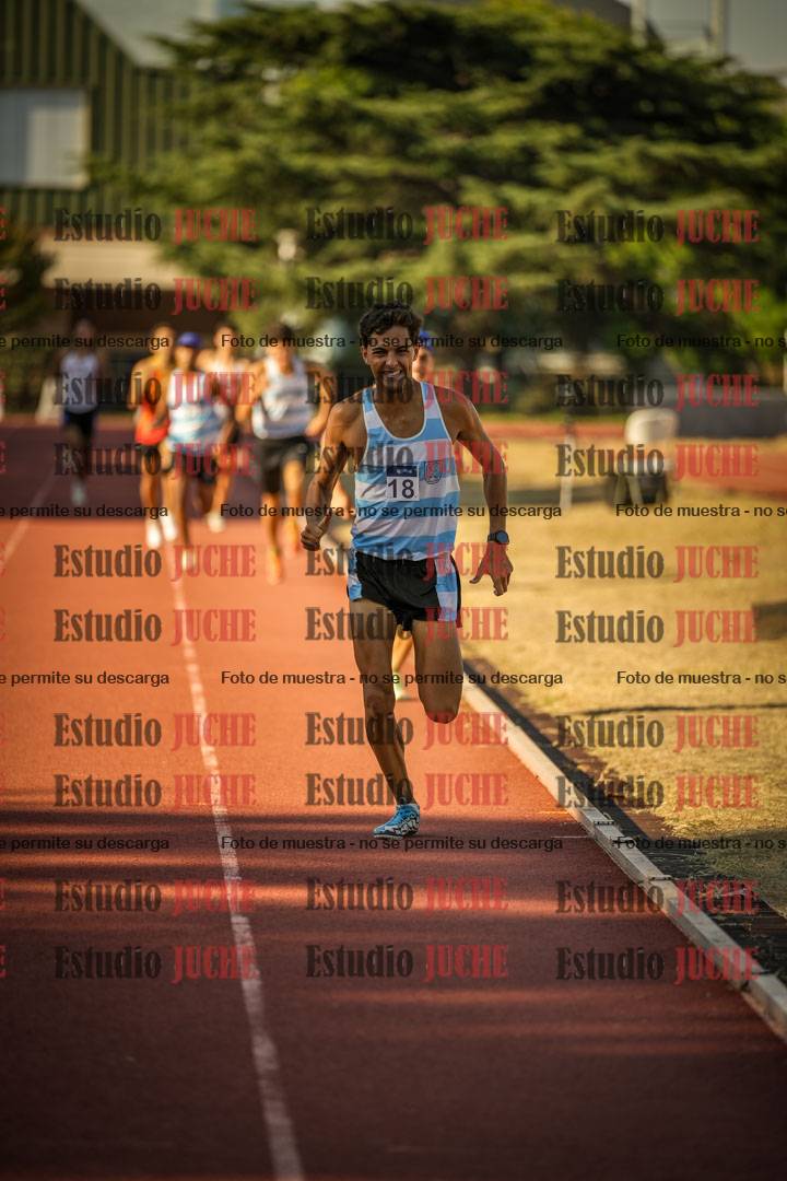 Fotos de los 800 m llanos de varones