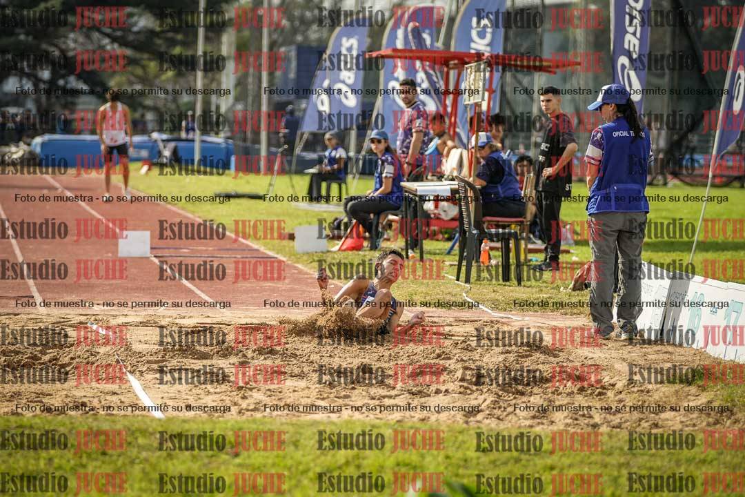 Fotos del salto en largo de varones