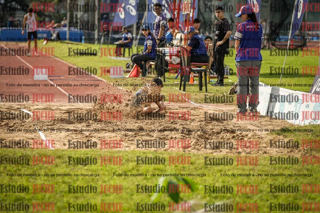 Fotos del salto en largo de varones