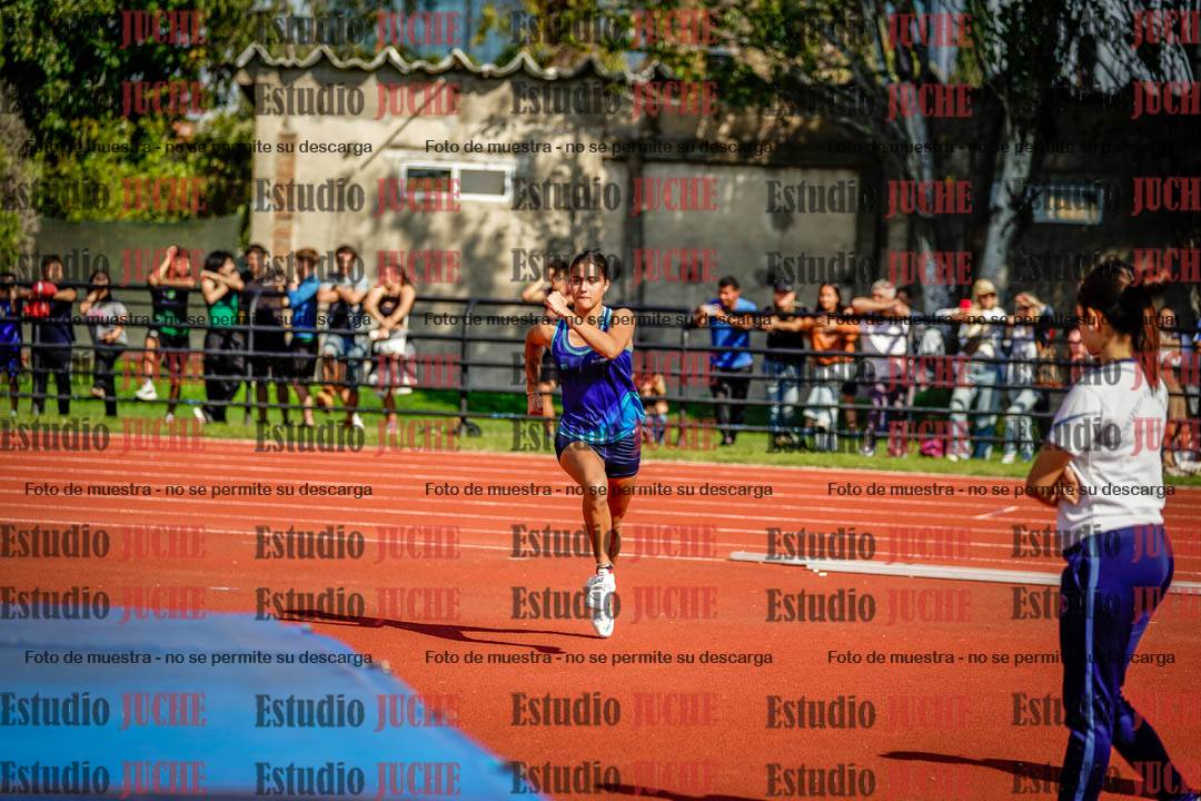 Fotos del salto en alto de mujeres