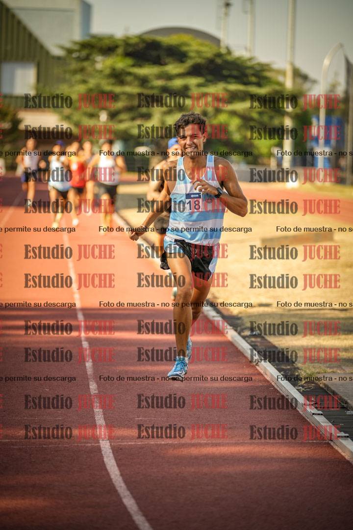 Fotos de los 800 m llanos de varones