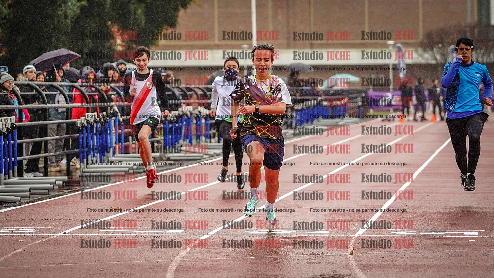 Fotos de los 80 m llanos de varones