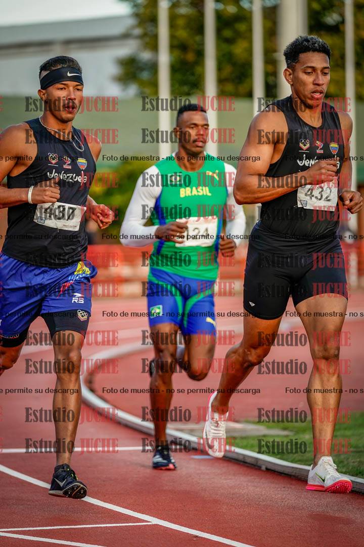 Fotos de los 1500 m llanos de varones - deca 10