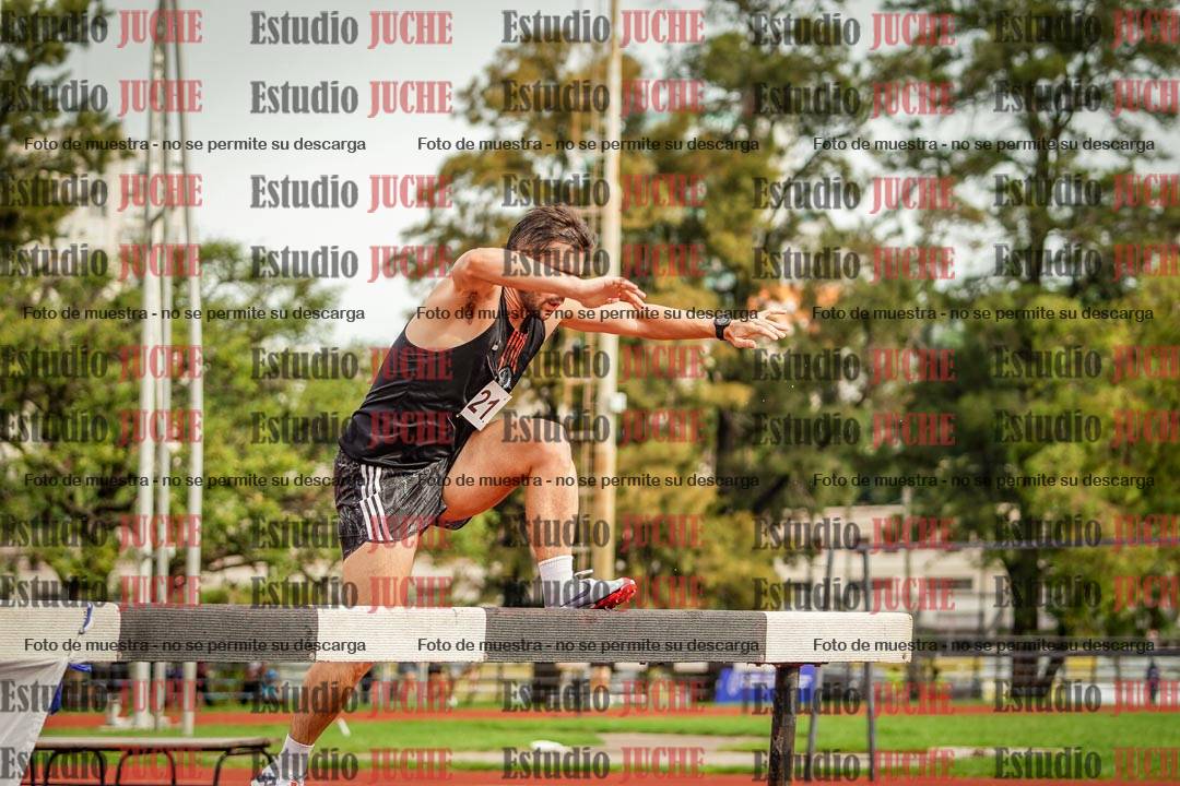 Fotos de los 3000 m con obstáculos de varones