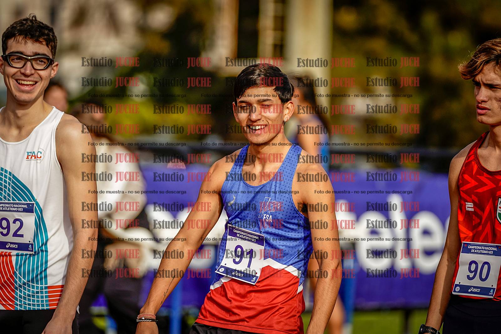 Fotos de los 3000 m con obstáculos de varones