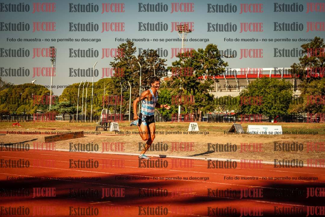 Fotos de los 800 m llanos de varones
