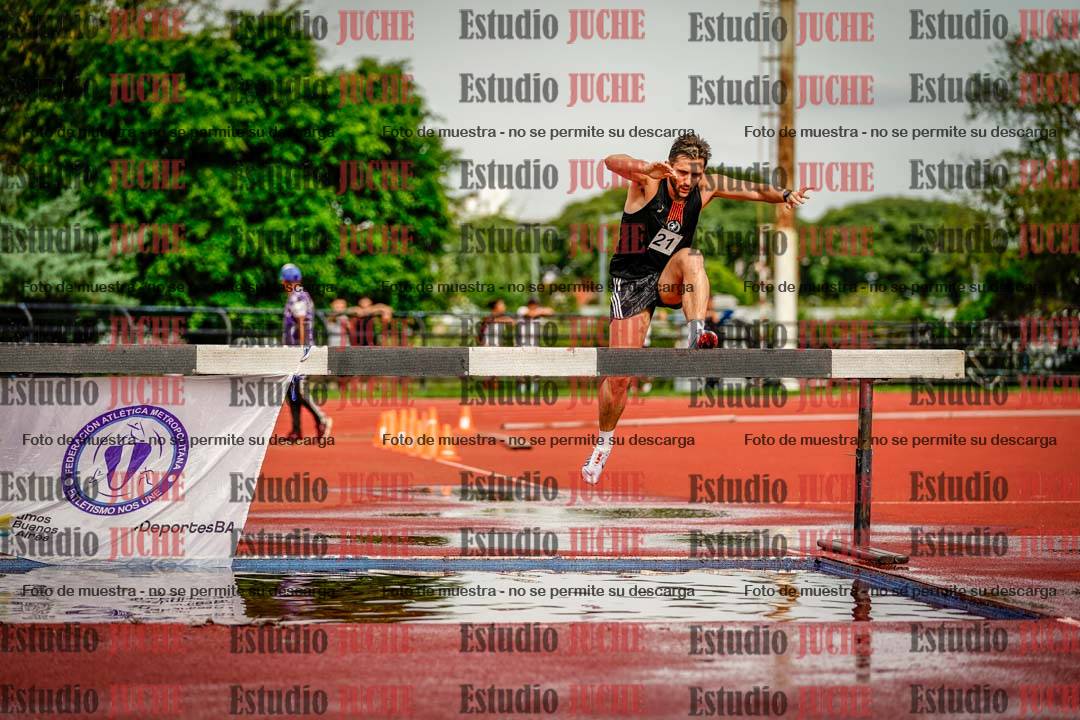 Fotos de los 3000 m con obstáculos de varones