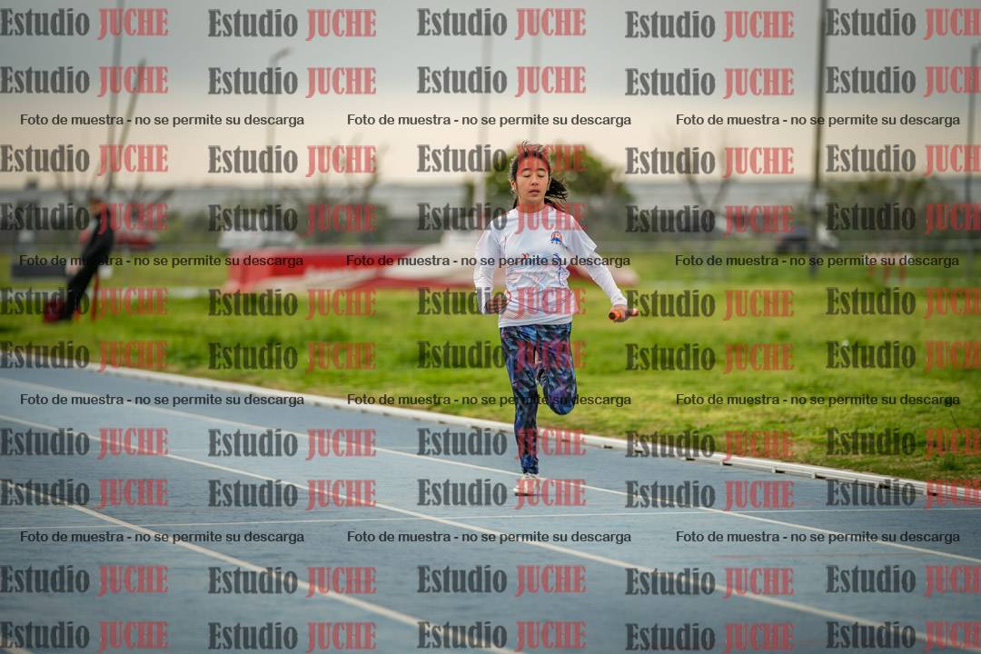Fotos de las postas 5x80 m de mujeres - U14 - FINAL