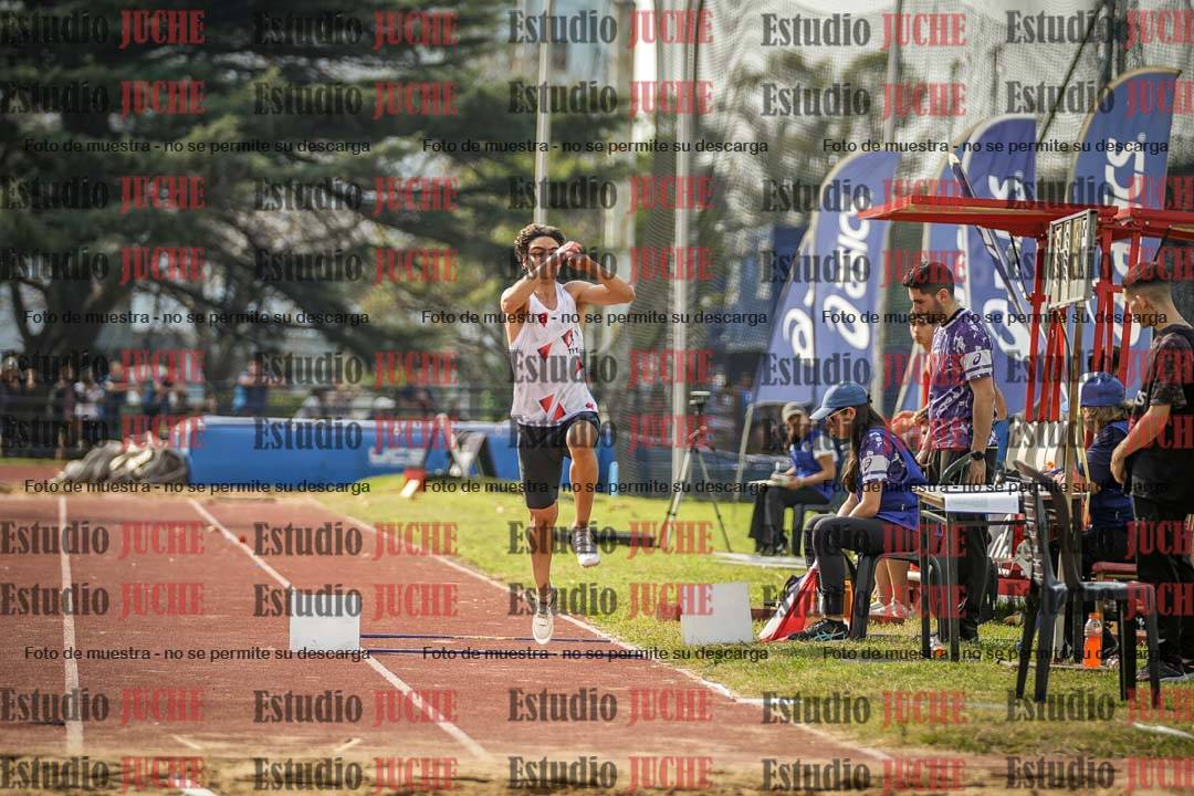 Fotos del salto en largo de varones