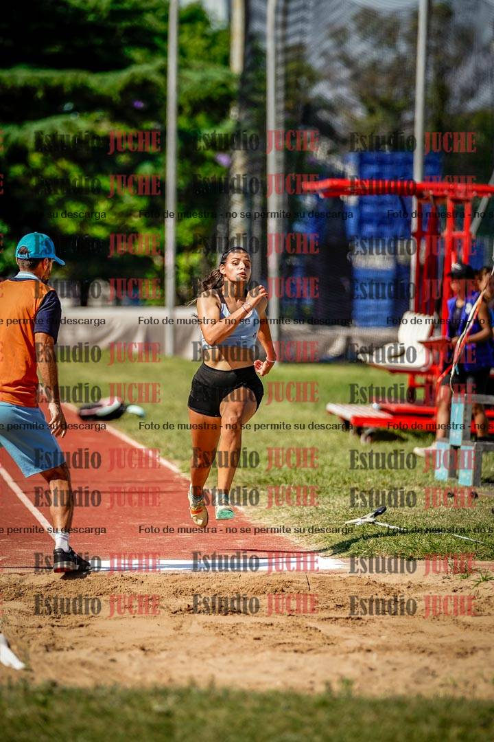 Fotos del salto en largo de mujeres