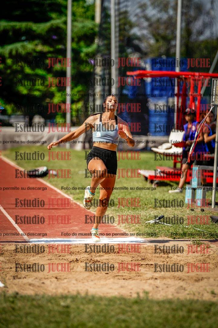 Fotos del salto en largo de mujeres