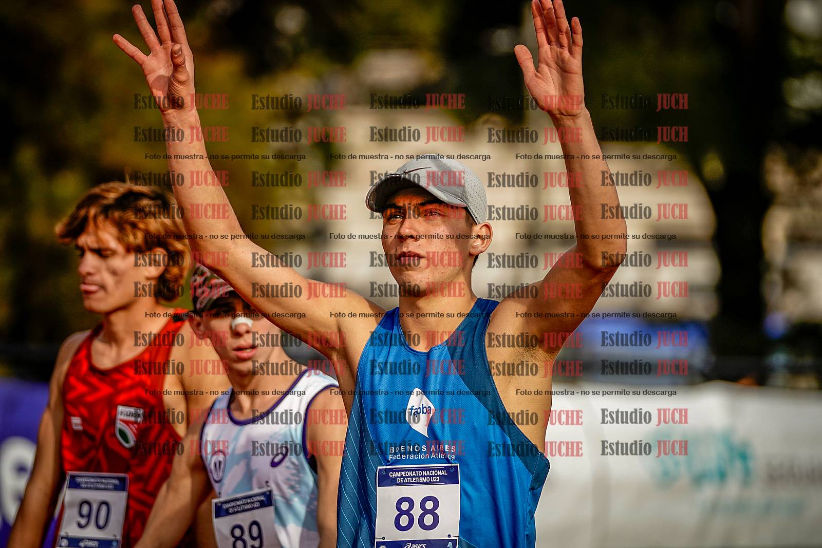 Fotos de los 3000 m con obstáculos de varones