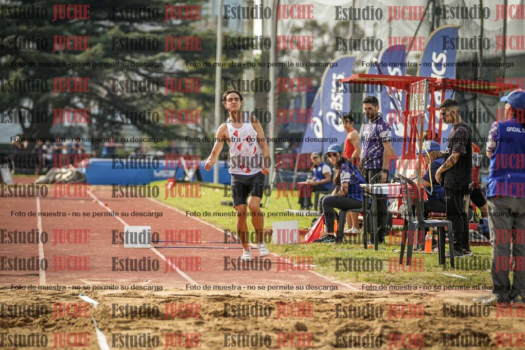 Fotos del salto en largo de varones