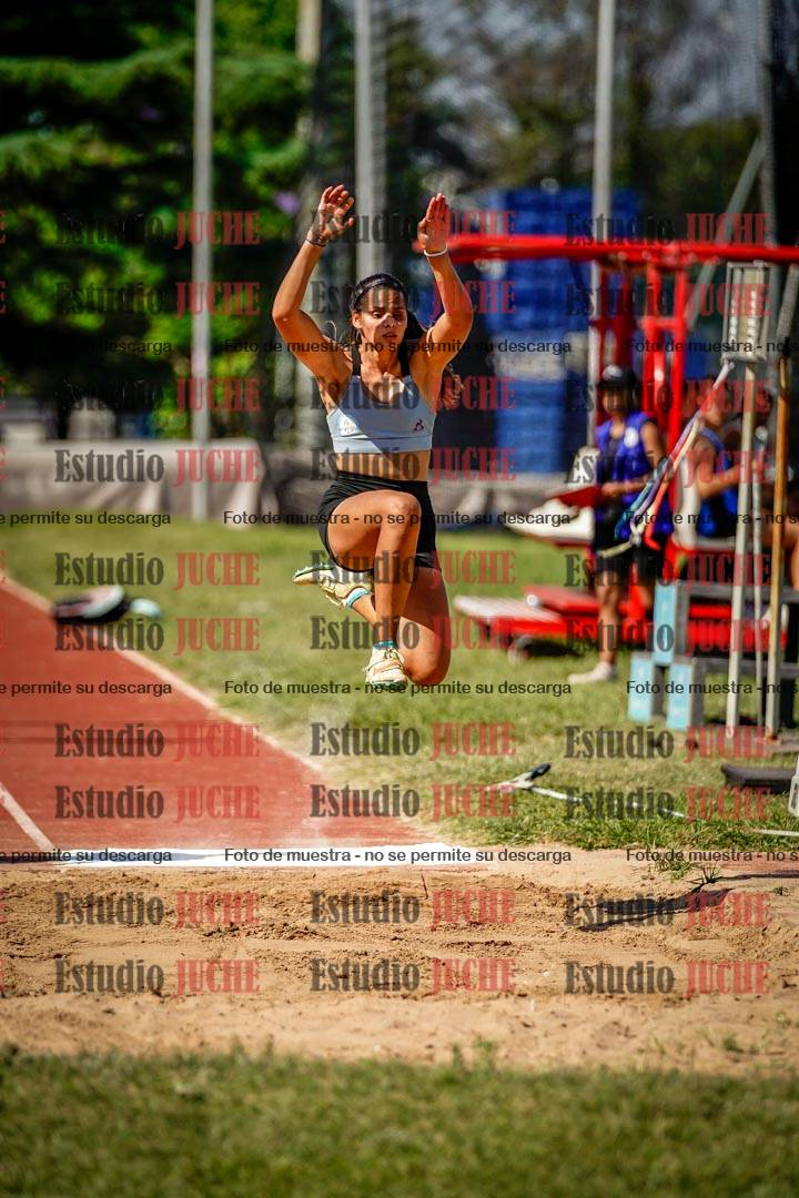 Fotos del salto en largo de mujeres