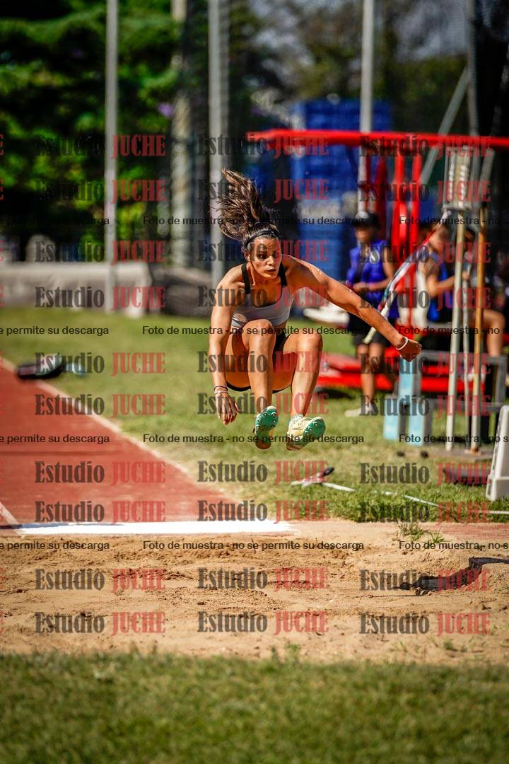 Fotos del salto en largo de mujeres