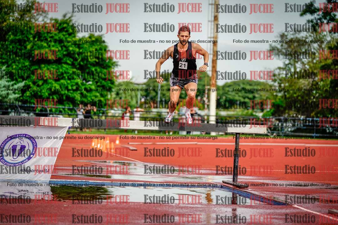 Fotos de los 3000 m con obstáculos de varones