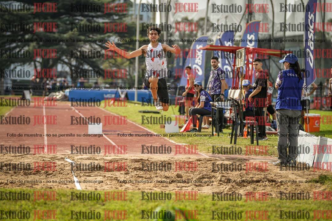 Fotos del salto en largo de varones