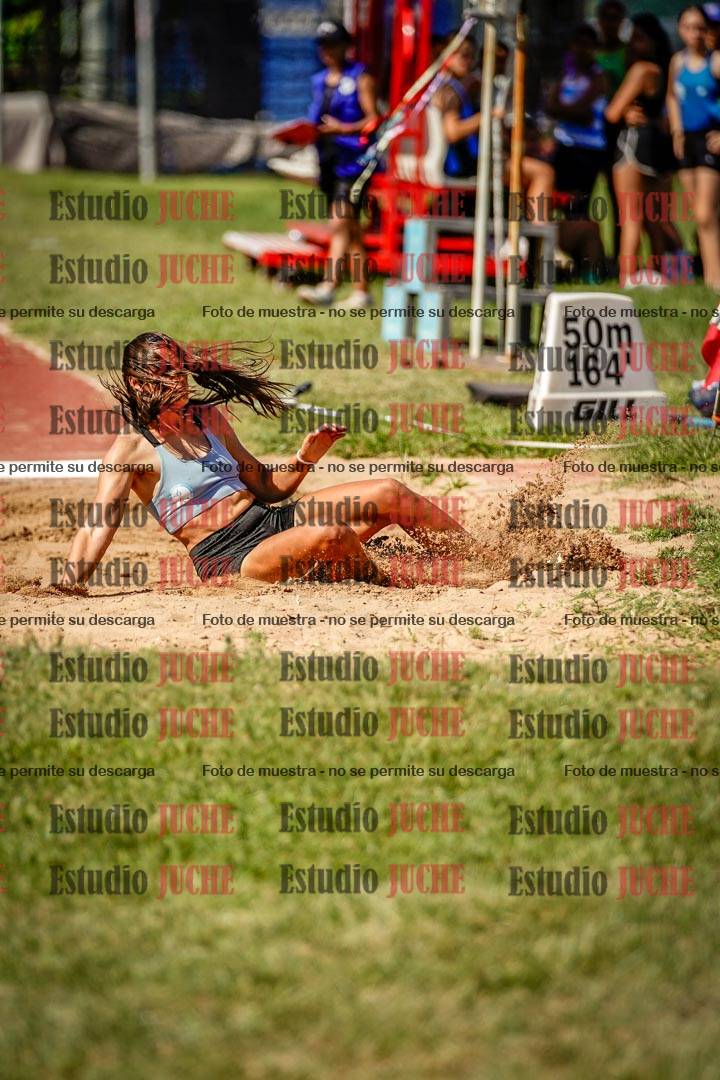 Fotos del salto en largo de mujeres