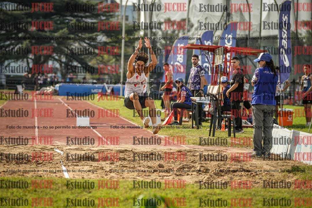 Fotos del salto en largo de varones