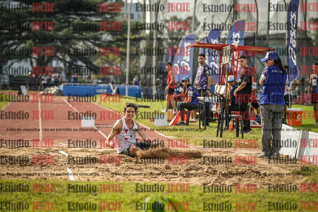 Fotos del salto en largo de varones