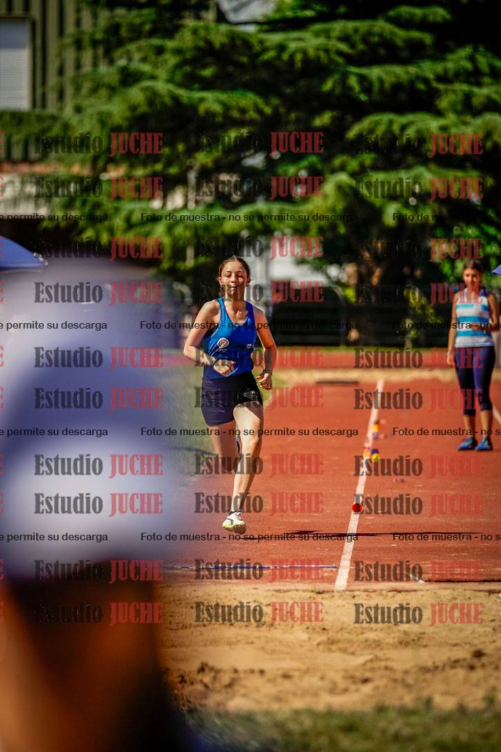 Fotos del salto en largo de mujeres