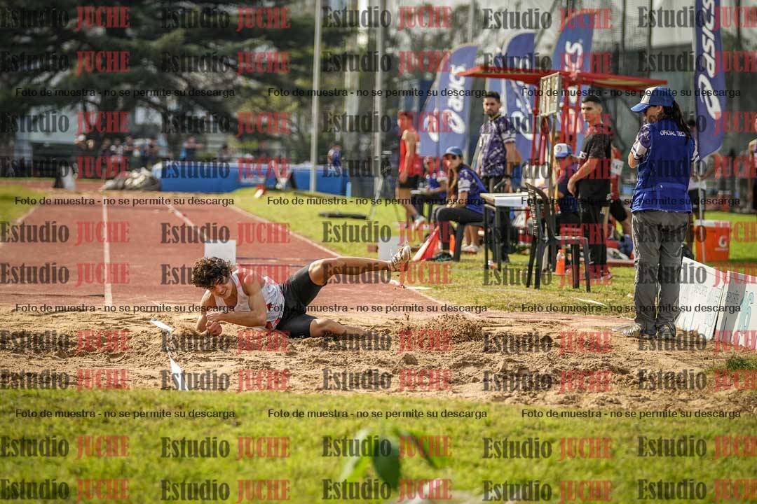 Fotos del salto en largo de varones