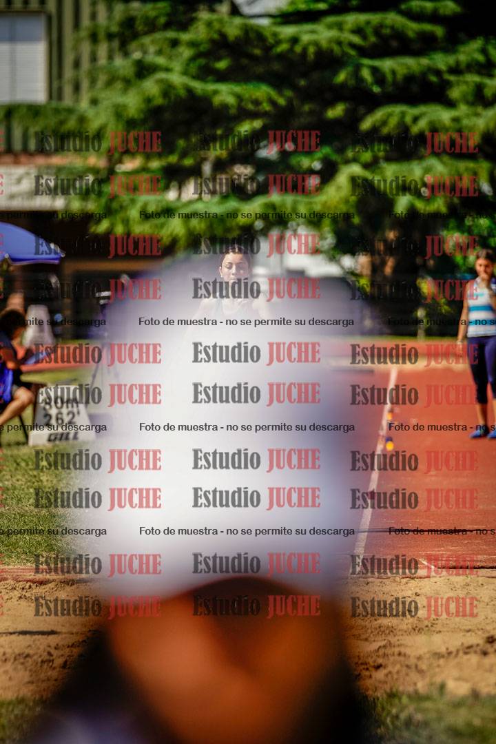 Fotos del salto en largo de mujeres