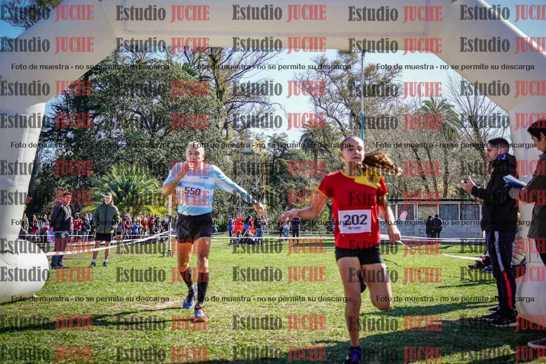 Fotos de la llegada del cross de 1500 m