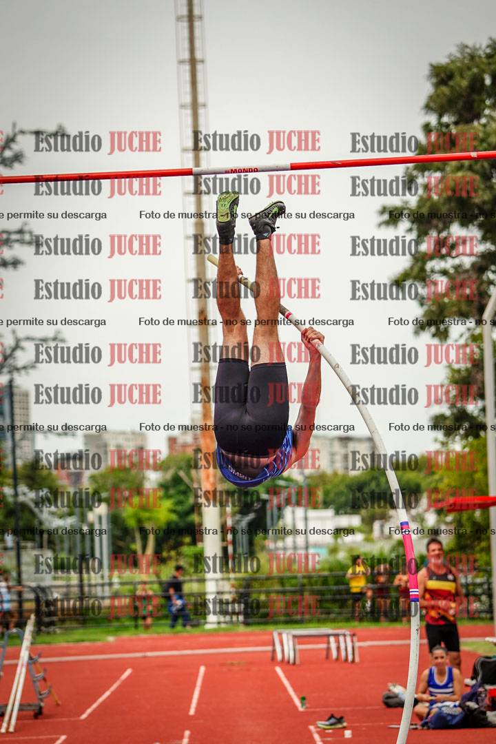 Fotos del salto con garrocha de mujeres y varones