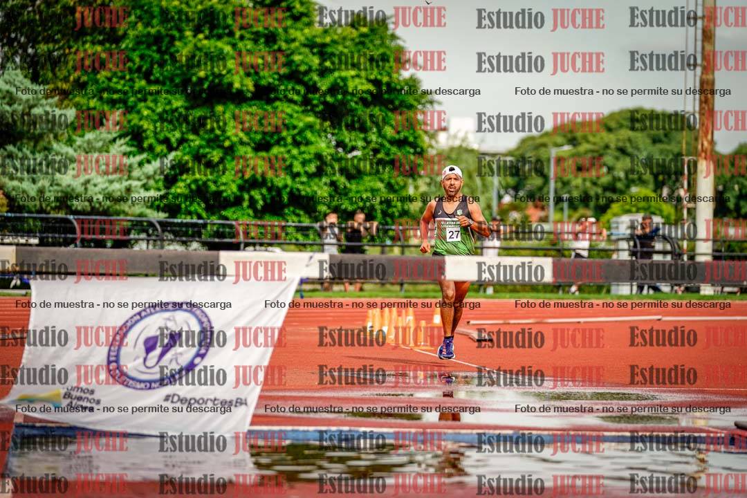 Fotos de los 3000 m con obstáculos de varones