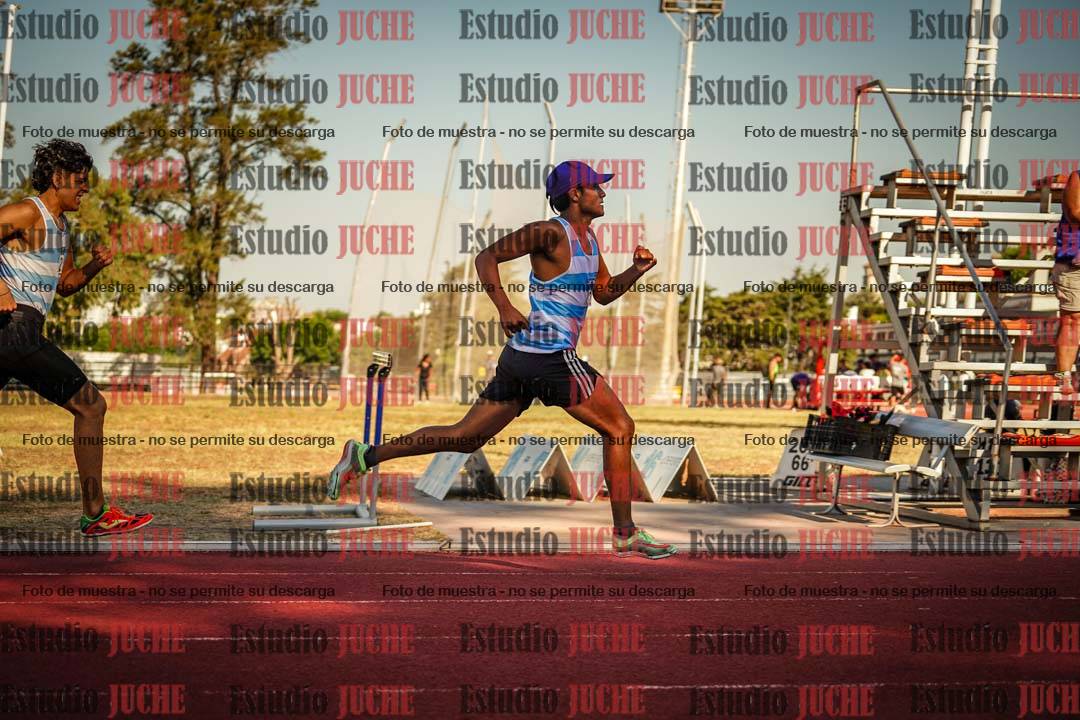 Fotos de los 800 m llanos de varones