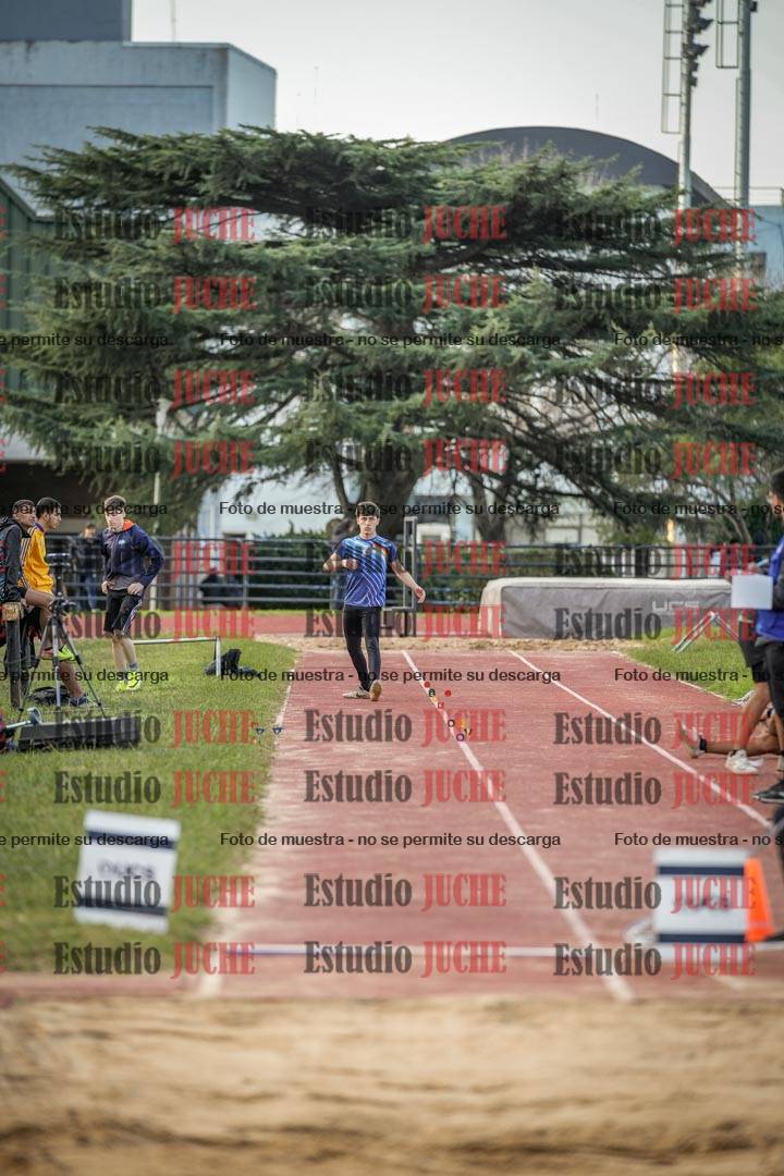 Fotos del salto en largo de varones