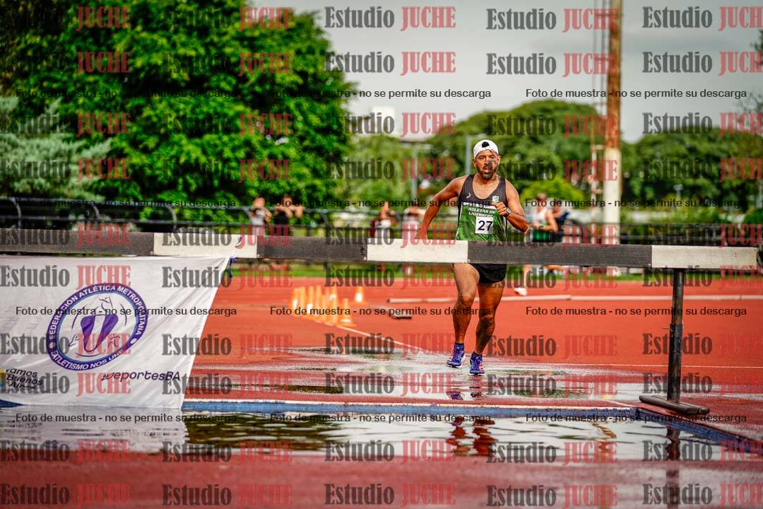 Fotos de los 3000 m con obstáculos de varones