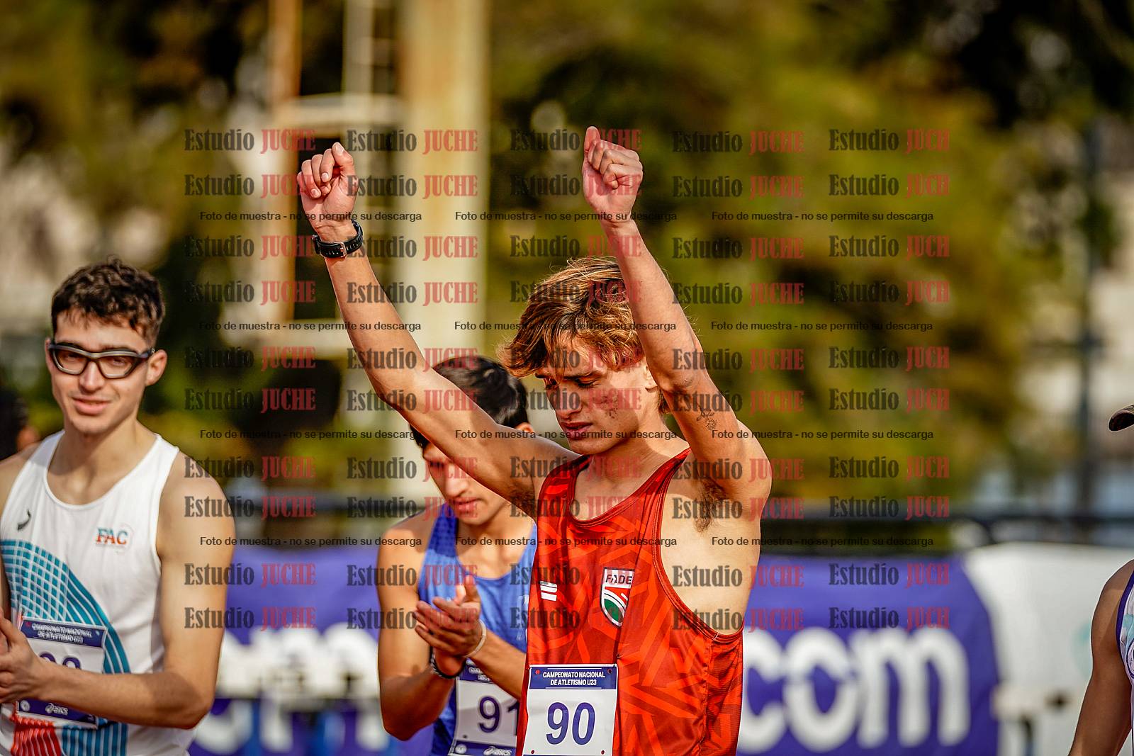 Fotos de los 3000 m con obstáculos de varones