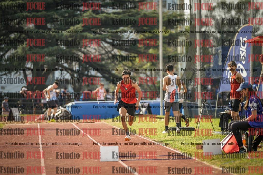 Fotos del salto en largo de varones