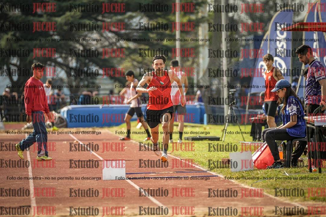 Fotos del salto en largo de varones