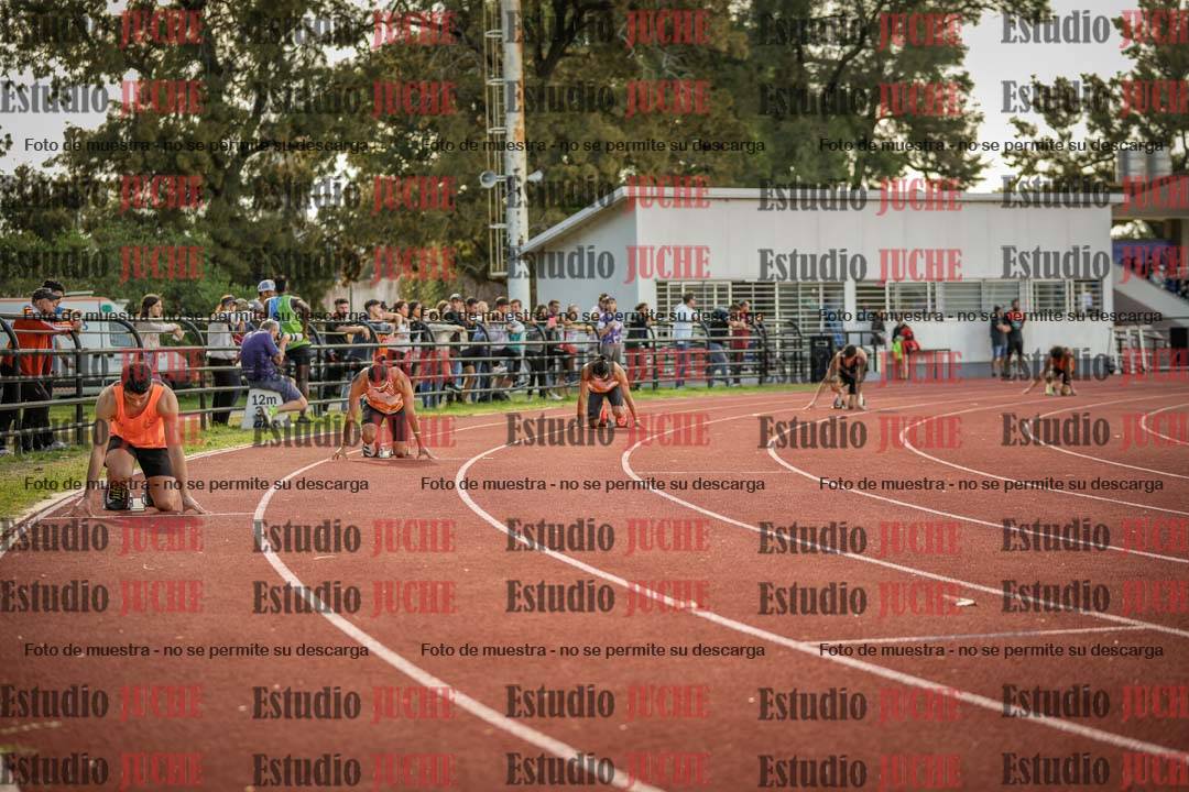 Fotos de los 400 m llanos de varones