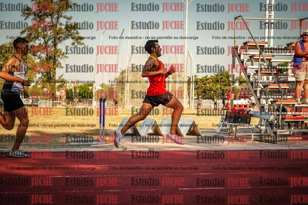 Fotos de los 800 m llanos de varones